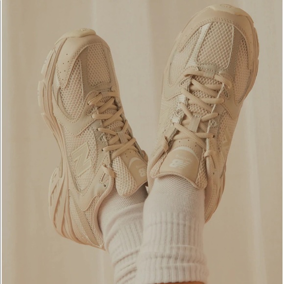 Beige/Cream New Balance 530 Sneakers Size US Mens 5 - Picture 5 of 7